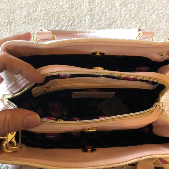 🌸NWT! BETSEY JOHNSON BOW BUCKET BAG - Picture 5 of 5